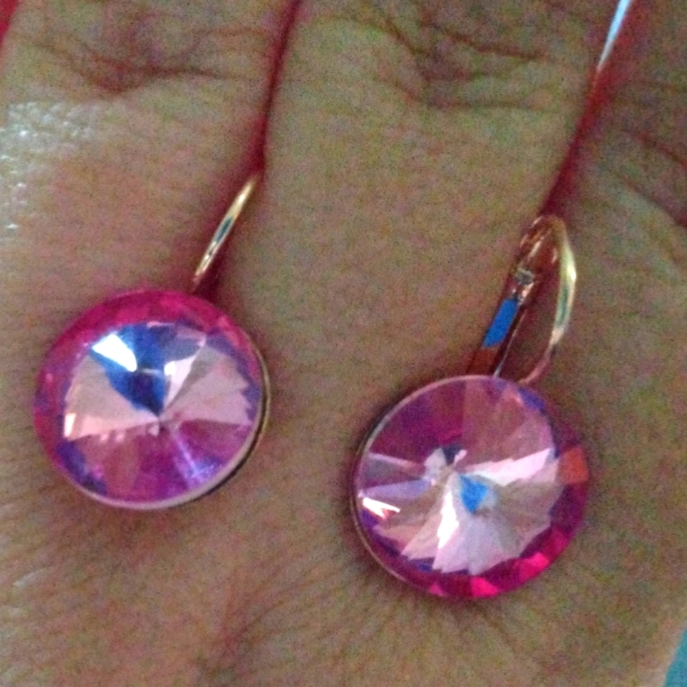NEW! Gorgeous Round Pink Crystal Earrings - Picture 2 of 6